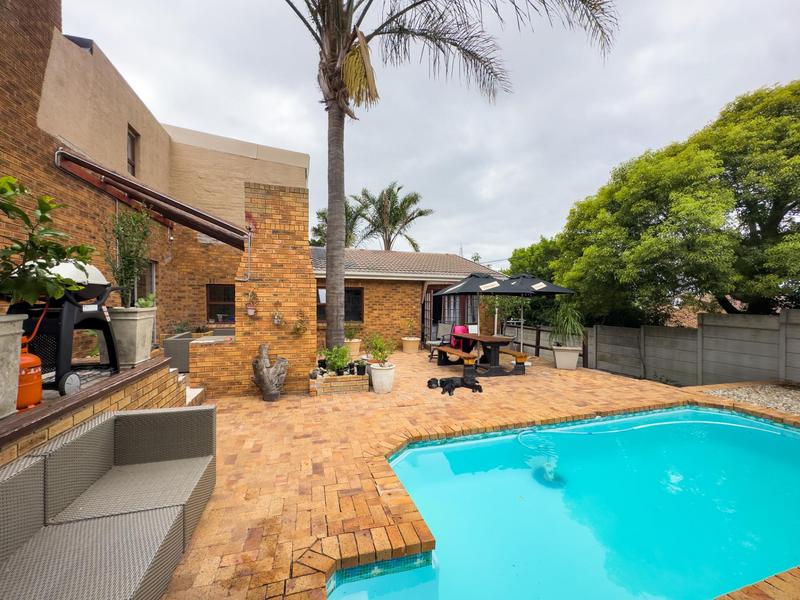 5 Bedroom Property for Sale in Vredekloof Western Cape